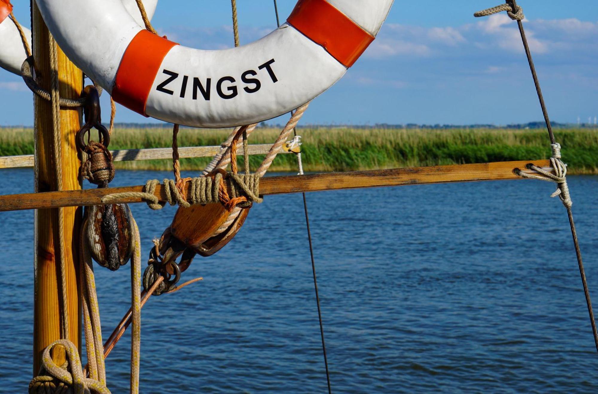 Krosse Krabbe an der Seebrücke Zingst Exterior foto