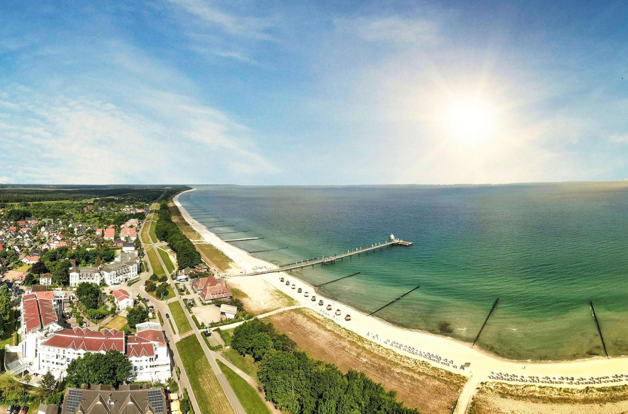 Krosse Krabbe an der Seebrücke Zingst Exterior foto